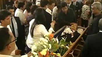 Video : A mass, a cremation...adieu Mario Miranda
