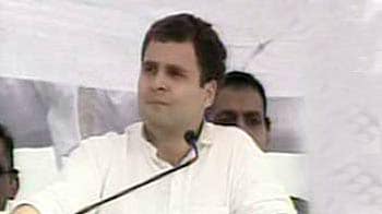 Video : Rahul Gandhi greeted with black flags in Aligarh