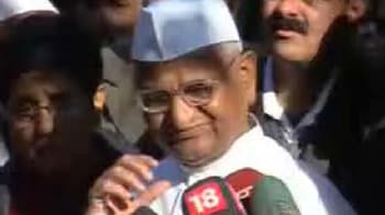 Video : If weather is nice, will fast in Delhi, else in Mumbai: Anna