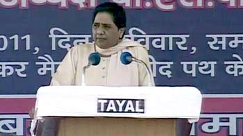 माया को चाहिए 'बर्थडे' गिफ्ट