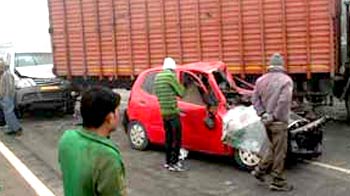 10-car crash on Greater Noida Expressway 10-car crash on Greater Noida Expressway