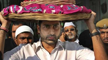 <i>Players</i> and prayers at Ajmer Dargah