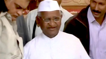 अन्ना ने दी सोनिया को चुनौती