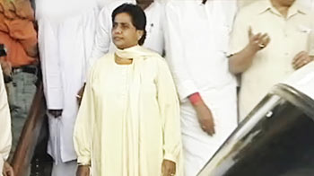 मायावती ने अपने चार मंत्रियों को हटाया