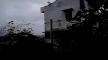 Surfer video shows Cyclone Thane live!