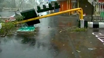 Video : तूफान से तबाही के बाद राहत काम जारी