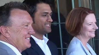 Video : 'No invitation' to the support staff by Australian PM irks Dhoni