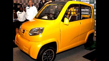 बजाज की नई 'आरई-60' की एक झलक