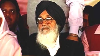 चुनाव आयोग की सख्ती से बादल नाराज़