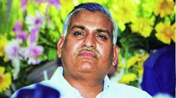 कुशवाहा के ठिकानों पर सीबीआई छापे