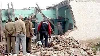 दिल्ली में इमारत गिरने से 5 मरे