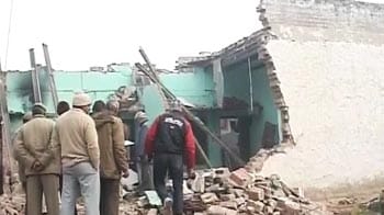 Video : 5 dead, 4 injured in Delhi building collapse