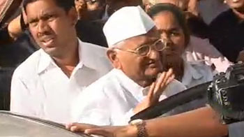 अन्ना को अस्पताल से मिली छुट्टी