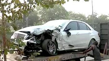 Videos : तेज रफ्तार मर्सिडीज ने ली ऑटो वाले की जान