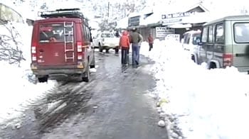 Video : Cold wave: Kashmir blacked out, snowfall in Pathankot after 40 years