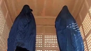 Video : 'Operation cover-up' of Mayawati statues divides many