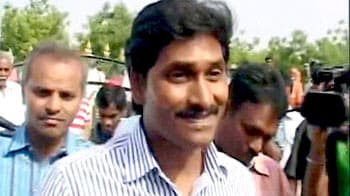 Video : Ahead of his fast in Telangana, stones pelted at Jagan's convoy