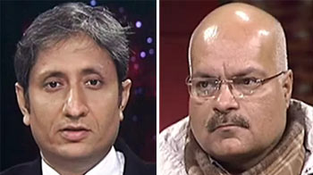 टीम अन्ना राजनीति से टकरा रही है?