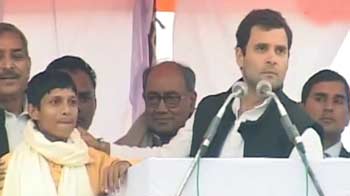 After wooing Muslim voters, Rahul Gandhi reaches out to weavers