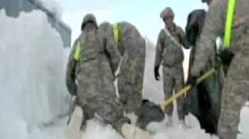 Video : Alaska town buried under six feet of snow