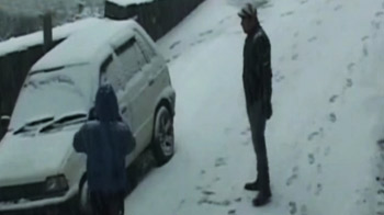 उत्तराखंड में भारी बर्फबारी, लोग परेशान