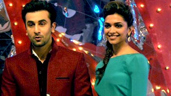 Deepika-Ranbir together on stage, Neetu upset