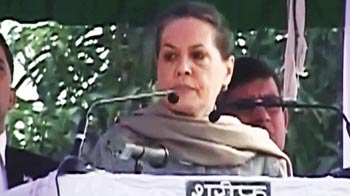 लूटा जा रहा है उत्तराखंड : सोनिया