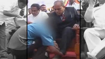 Video : Child made to tie minister's shoelaces in Madhya Pradesh