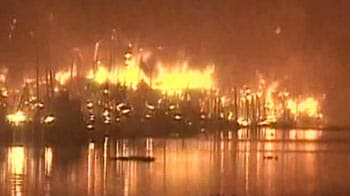 Video : Over 100 shanties gutted in fire at Kolkata slum