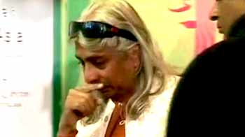 जयपुर में नहीं बोल पाए रुश्दी