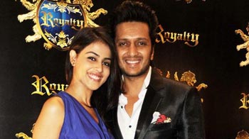 B-town blesses Riteish-Genelia