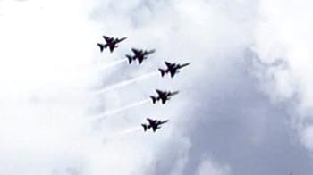 Video : IAF pilots enchant audience with spectacular flypast