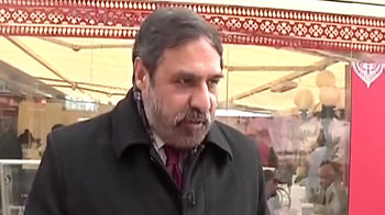 Only temporary pause in FDI policy: India assures retail giants at Davos