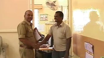 Honest auto driver returns Rs. 5 lakh to rightful owner