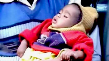 Videos : ट्रेन में मिली छह महीने की बच्ची