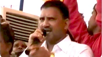 टिकट न मिलने पर खाया जहर