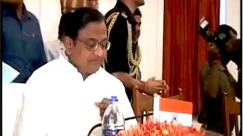 2-जी : चिदंबरम को राहत, 122 लाइसेंस रद्द