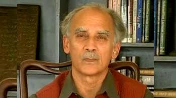 Video : Please act with the urgency of a man whose hair is on fire: Shourie tells PM