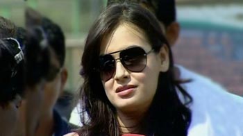 Dia gets hockey tips from Dhanraj at NDTV's Marks For Sports campaign