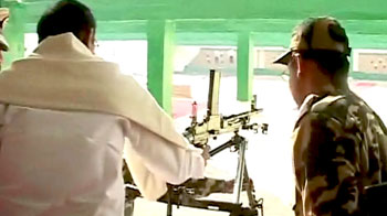 चिदंबरम ने चलाई लाइट मशीनगन