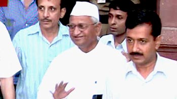 आरोपी मंत्रियों को जेल भेजो : अन्ना