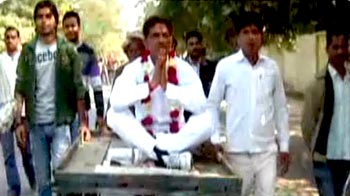 जीत के लिए टोटका, जूता दिलाएगा जीत?