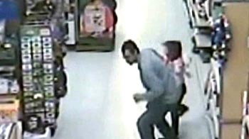 Video : 7-year-old US girl fights off kidnapper in supermarket