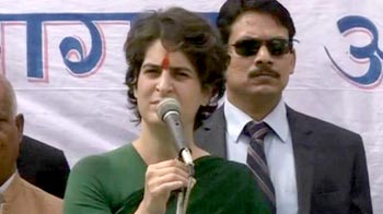 Video : UP polls: Priyanka Gandhi campaigns with kids