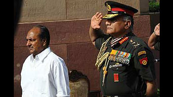 Army chief drops case against Govt, reports he may quit (10.Feb.2012)