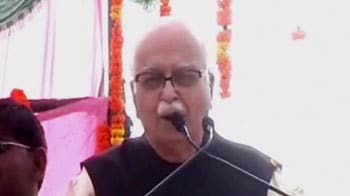 Video : Minority quota row: Khurshid should apologise to poll panel, says Advani