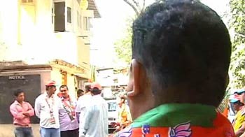 पार्टियां ले रही हैं जासूसों की मदद पार्टियां ले रही हैं जासूसों की मदद