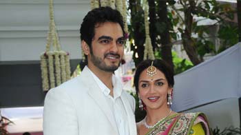 ईशा ने की भरत से सगाई