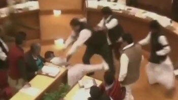 Video : Jaipur's 'dirty' protest: Councillors throw garbage at each other
