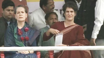 Sonia Gandhi, Priyanka address rally in Rae Bareli